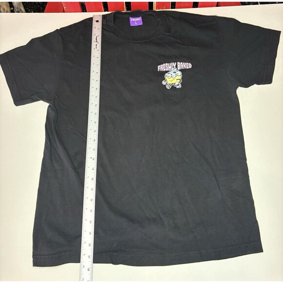 The High & Mighty Freshly Baked Cupcake Graphic T Shirt Black Mens Large Used - Picture 2 of 7